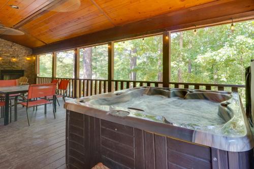 Broken Bow House | Broken Bow Escape with Hot Tub and Basketball Court!