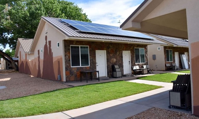 La Verkin Cabin | Bunkhouse 7B Near Grove Of Trees