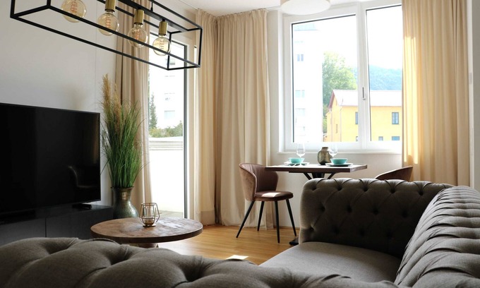 Gmunden Apartment | C.h.e.s.t.e.r. G.a.r.d.e.n. | BBQ | Pets