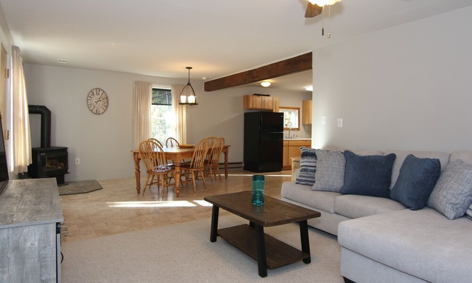 Cascade County House | Cabin in the heart of the The Little Belts