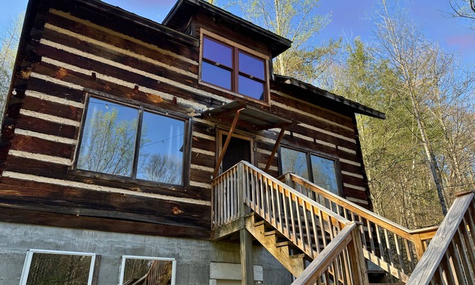 Marshall Cabin | Cabin Retreat Between Marshall and Hot Springs! Firepit, Creek, Pure Bliss!