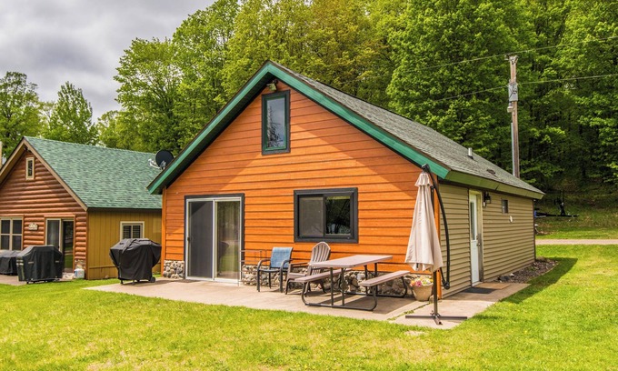 Butternut Cabin | Cabin with private dock and large yard space!
