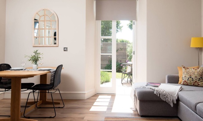 Berwick-upon-Tweed Apartment | Cambridge Cottage Number One - Sleeping 2 Guests in 1 Bedroom
