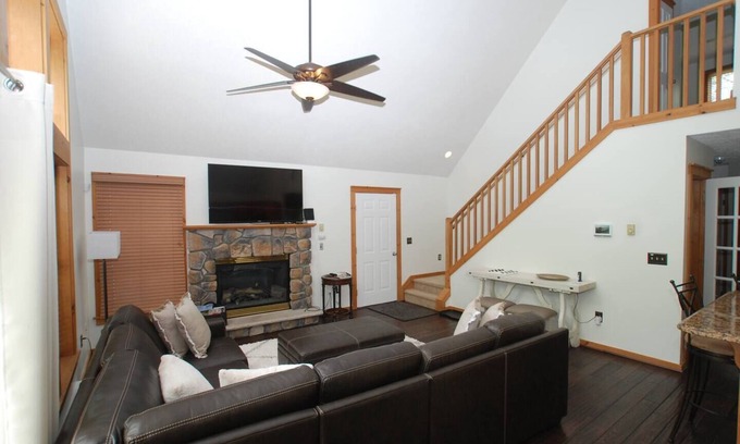 Tannersville Ski Chalet | Camelback Lodge | Hot Tub | 9Beds | Game Room