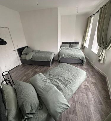 Grangetown Apartment | Cardiff flat 3 mins to city centre sleeps up to 6