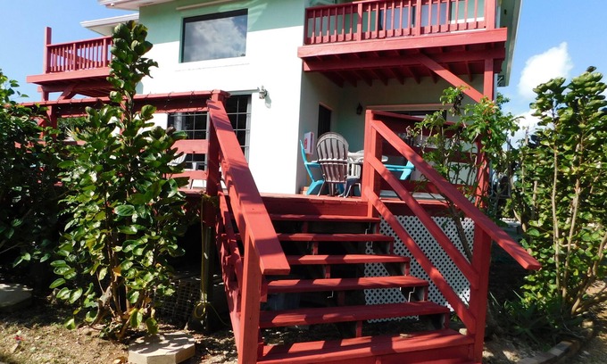 Bodden Town House | Caribbean-Style Guest House with Sea View Close to the Beach