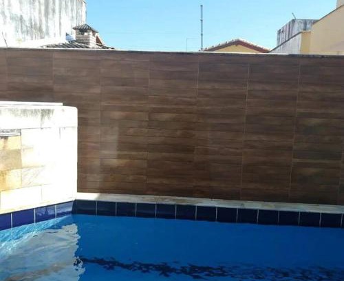Itanhaem House | Casa em Itanhaém com 2 quartos garagem p 2 carros, churrasqueira, piscina 200 m da praia