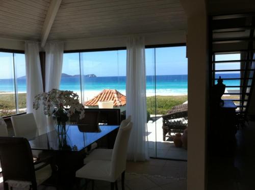 Foguete House | Casa Pé na Areia Cabo Frio