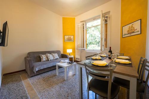 Rapallo Apartment | Casa Pier - Centralissima in villa d'epoca