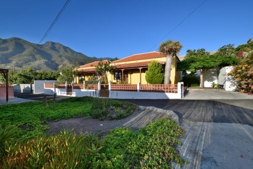 El Paso House | Casas Rurales Tola