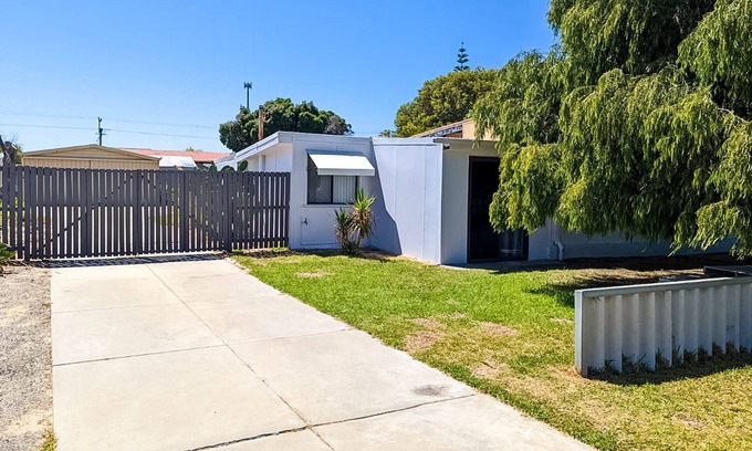Lancelin House | Cast-a-way