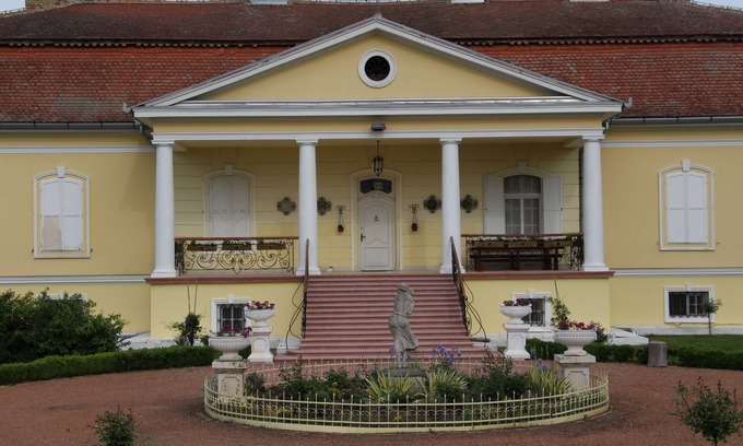 Becej House | Castle Schulhoff is amazing old castle with modern touch.