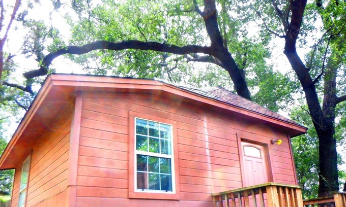 Forest Oaks Cottage | Cedar Cottage, Cozy Getaway Only 10 Mins To Austin