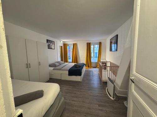 Quartier Sainte-Avoye Apartment | Central Flat for 7