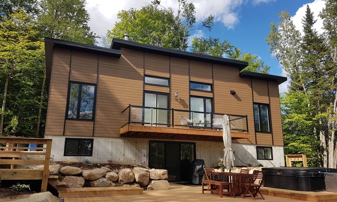 Matawinie Regional County Municipality Ski Chalet | CHALET NORDIQUE (LAKE FRONT)