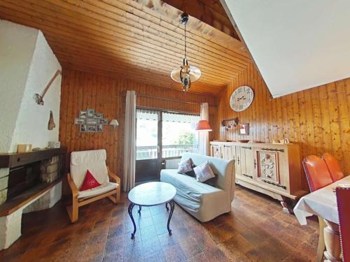 Le Grand-Bornand Apartment | Charmant Appt 2 pièces + mezzanine, proche pistes, casier à ski, parking, cheminée, animaux ok - FR-1-241-167