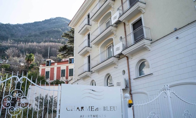 Castellammare di Stabia Apartment | Charme en Bleu