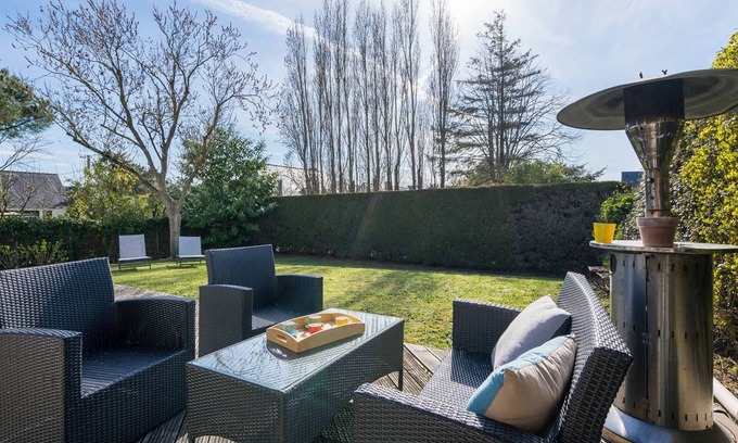 Carnac Villa | Charming 3-Room House in Carnac - 200m from Beach, Private Garden, Parking, WiFi