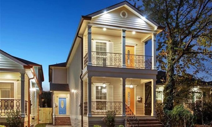 Tulane - Gravier Apartment | Charming 3BR in Mid-City: Private Space, Chef's Kitchen, Steps to Endymion, Zulu Parade