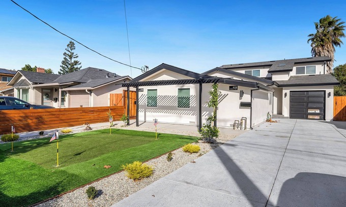 Northside House | Charming 4-bedroom house with mini putt and WiFi in fabulous San Jose