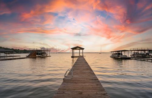 Tool House | Charming 4BR Lakefront Getaway