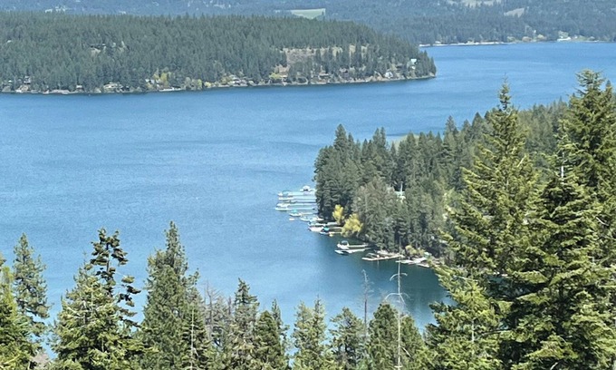 Hayden View Estates Bed & Breakfast | Charming B&B with Wi-Fi, fireplace, TV's, deck and a great view of Hayden Lake