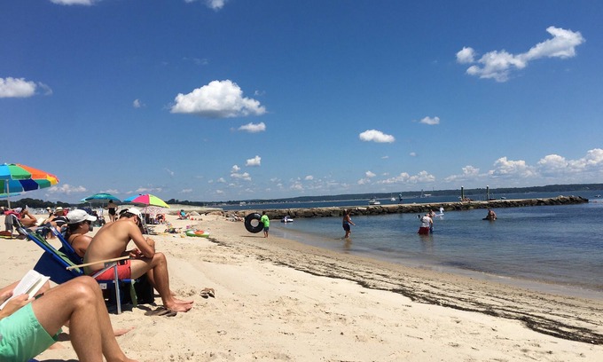 Niantic House | Charming Beach Cottage 2 blocks to beach