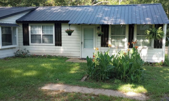 Ore City House | Charming Hideaway Haven