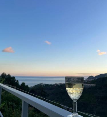 Santo Antonio House | Charming hill view retreat