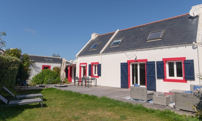 Sauzon House | Charming Home with Garden, Terrace, and Beach Access in Sauzon