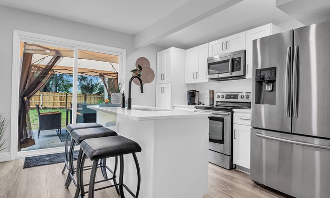 Crystal Beach House | Charming, Renovated 3-bedroom house with AC and WiFi in Palm Harbor