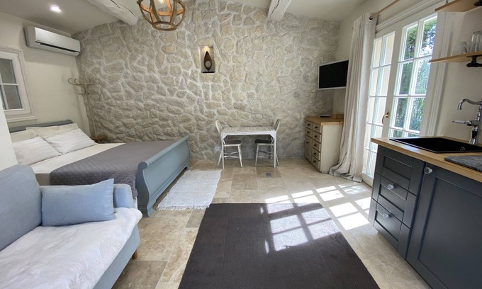 Le Collet Apartment | Charming self-contained studio near Valbonne