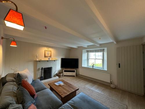 Charlestown House | Charming Seaside Cottage