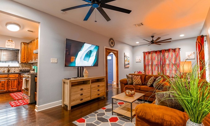 Harlandale House | Cheerful 3 bedroom home near San Antonio downtown.