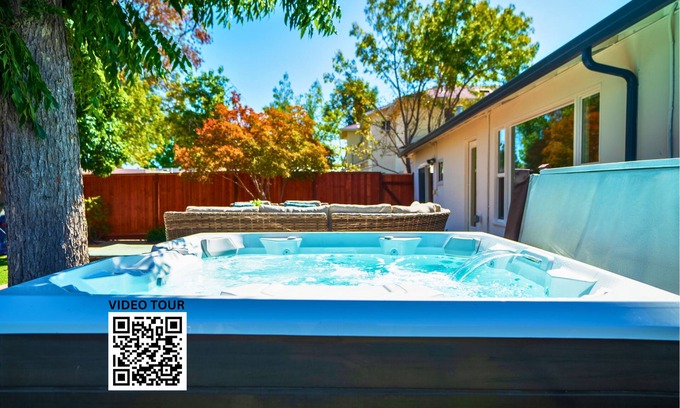San Tomas House | Cheerful 3BR - Bar, Jacuzzi & Kids Treehouse