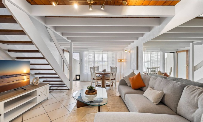 Mooloolaba House | Chic 2-Bed Cabin-Style Home by Mooloolaba Beach