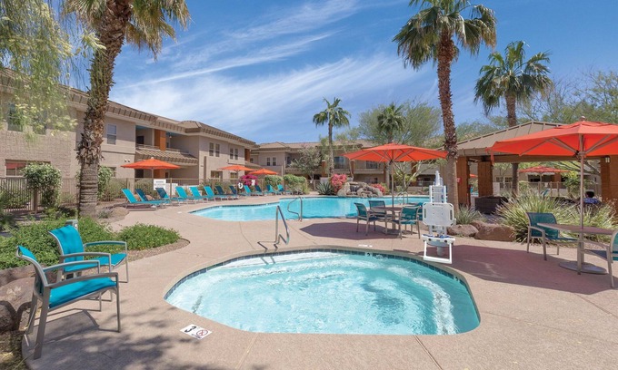Carriage Square Apartment | Chic Studio Hotel/1 Bath w/Pool&HotTub,Gym & Fire Pit in vibrant Scottsdale