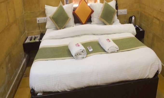 Amar Sagar Pol Hotel | Chirag Haveli - Near Golden Fort