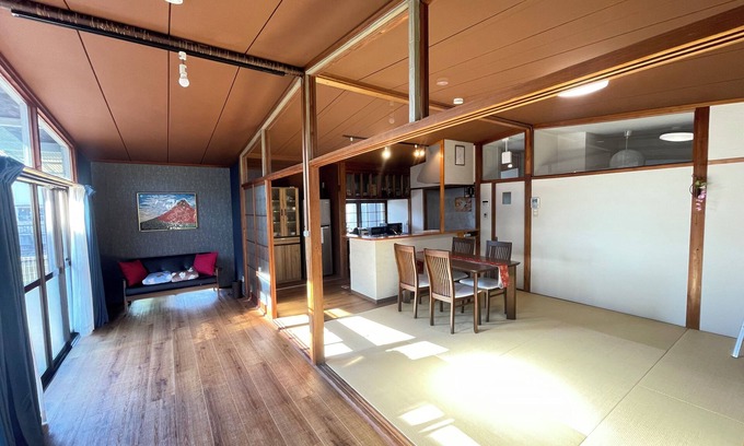Kita Ward House | Chitose|5 min. from station|Spacious old house that feels like home|Max 7 people|Free parking|Garden with BBQ|Kurashiki 10 min.