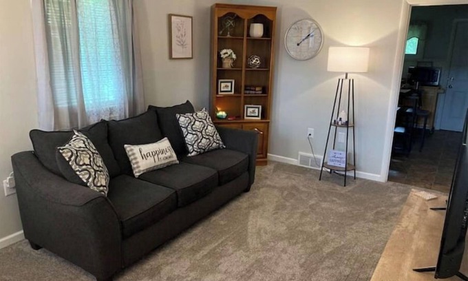 Oneida House | Cliffside Getaway: Turning Stone, Vernon Downs,etc
