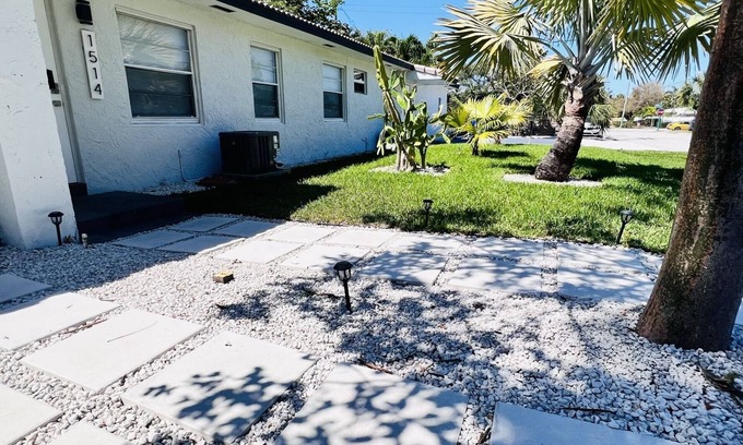Poinsettia Heights Apartment | Coco Bay Condos
