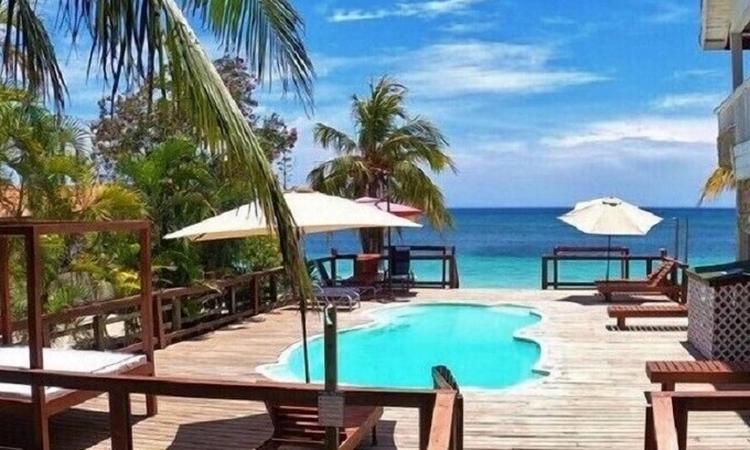 Antoneys Cay Hotel | Coconut Tree West Bay