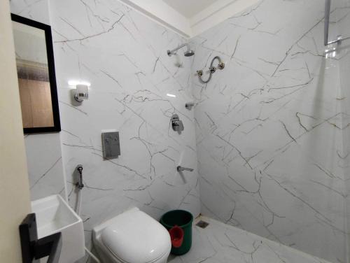 Bengaluru Hotel | Collection O Local Square Karle Town