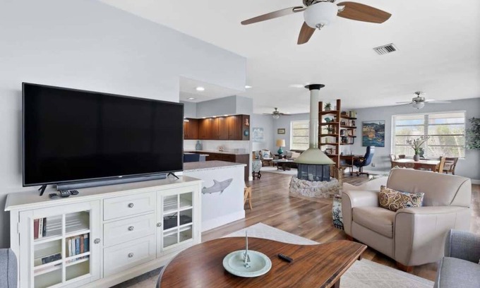 Gulf Pines House | Colonel's Cottage- Sanibel Beach Retreat, Fantastic Amenities