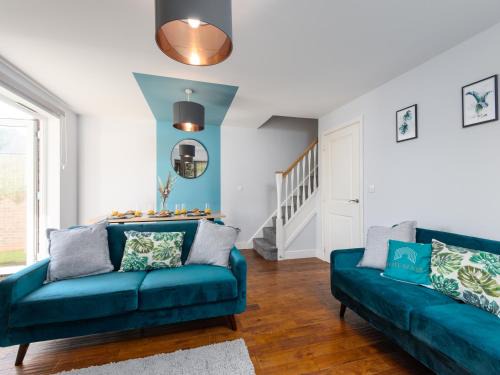 Ashford House | Comfortable 3 Bed House For 5- City Central - Free Parking