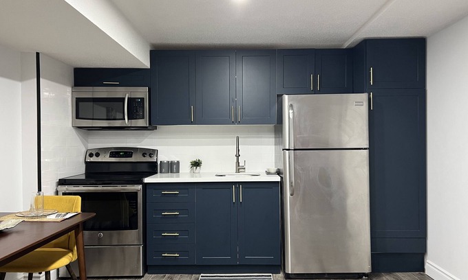 Markham House | Comfortable, Private Bachelor Studio