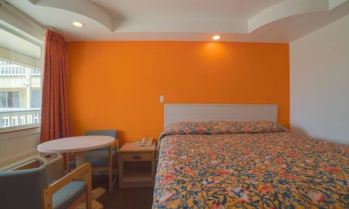 North Beach Hotel | Comfortable Room Near Beach – Free Parking & Pet Access