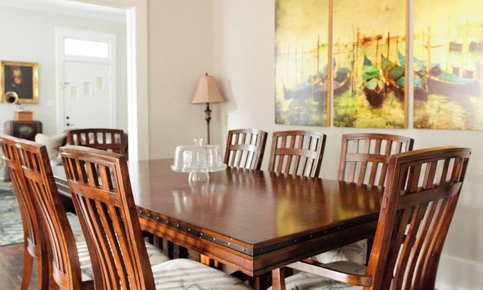 Montgomery House | Comfy and Pet-Friendly Sanctuary with Fast WiFi