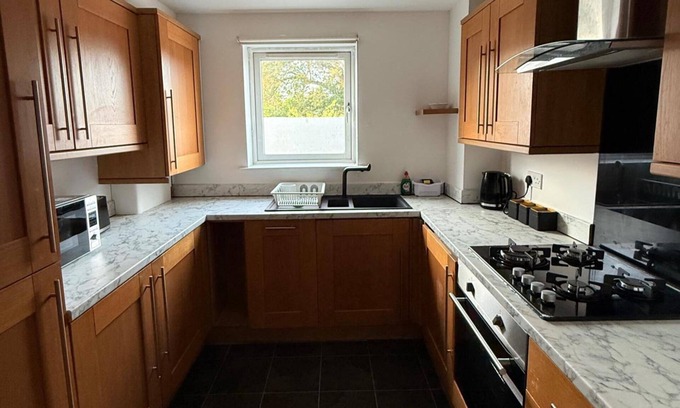 Bracknell Apartment | Comfy Premium Home in Town