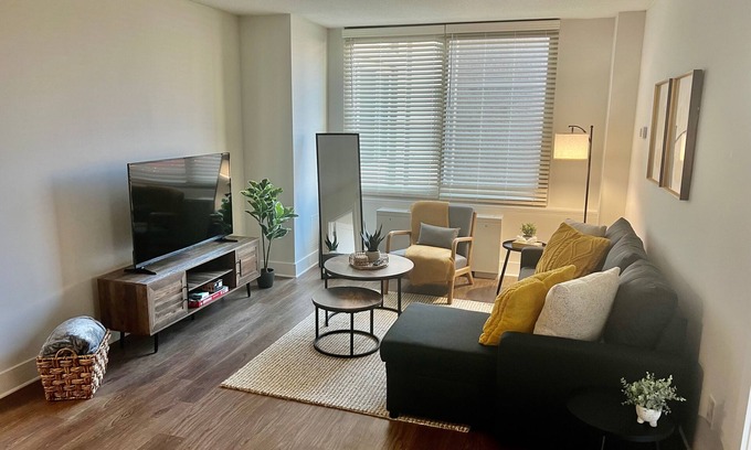 Aurora Highlands Apartment | ComfyGetaway by DC,Metro,Airport